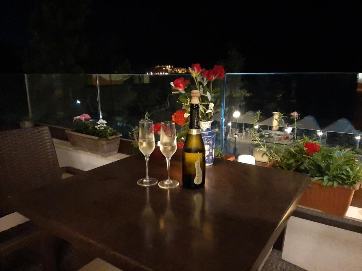 Apartments Kuce Lekovica Beach & Snack Bar- Bistro Extérieur photo