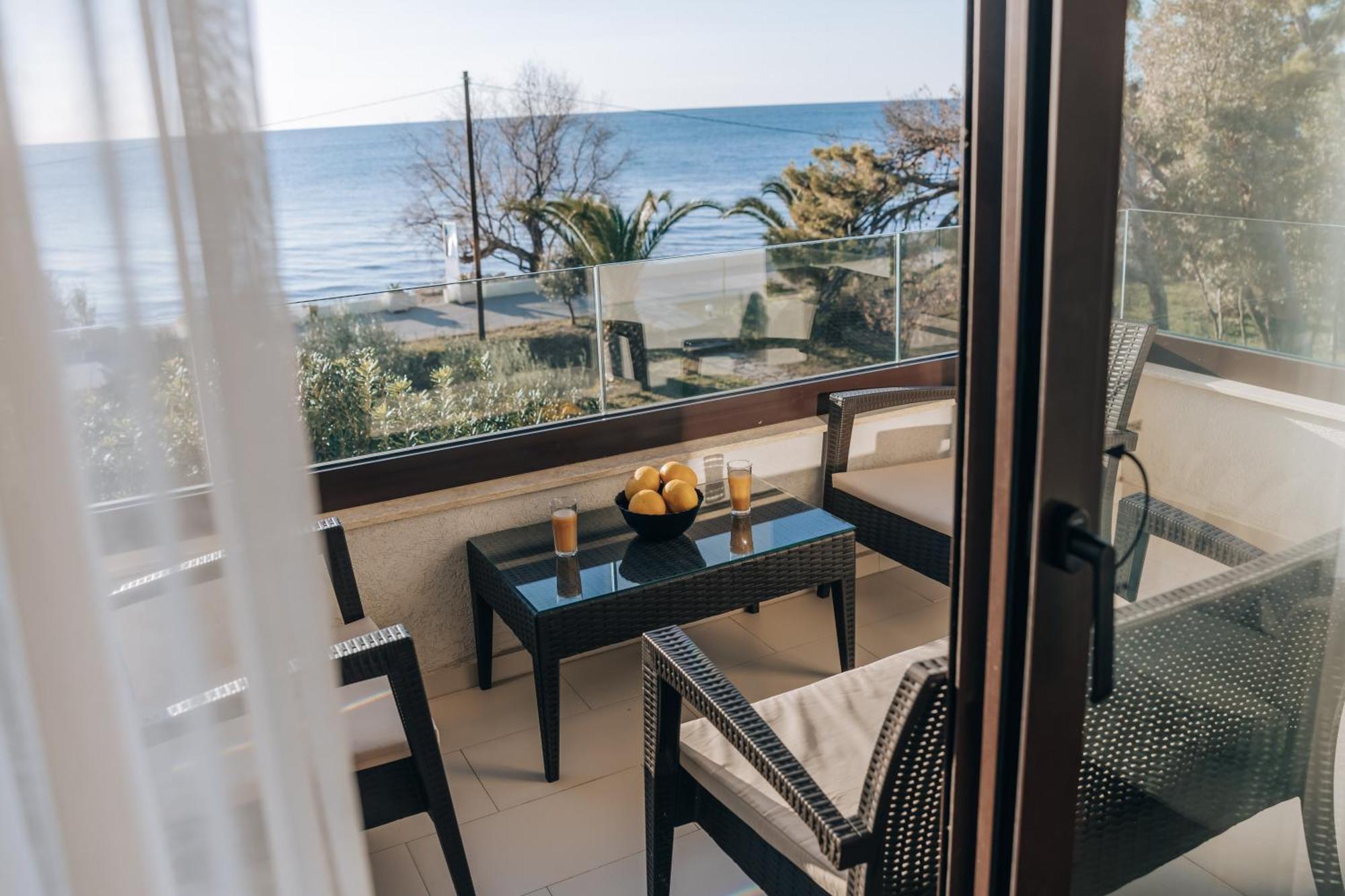 Apartments Kuce Lekovica Beach & Snack Bar- Bistro Extérieur photo