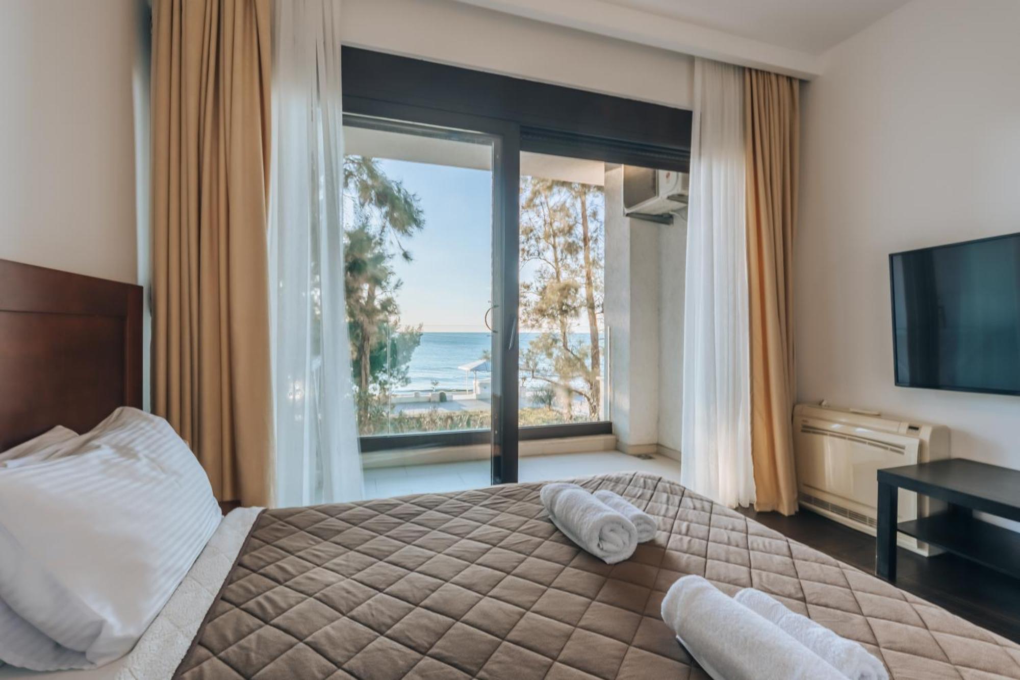 Apartments Kuce Lekovica Beach & Snack Bar- Bistro Chambre photo