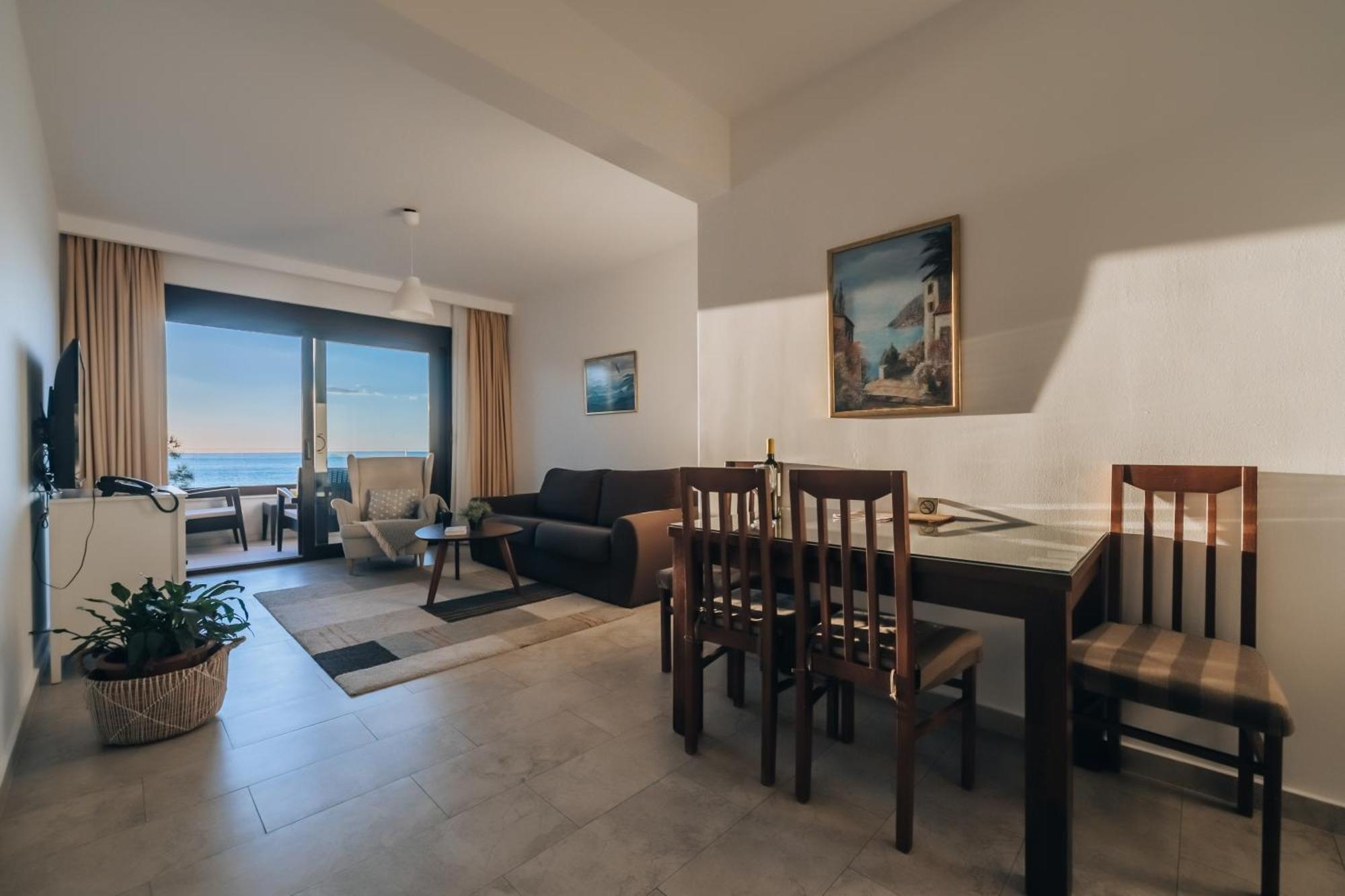 Apartments Kuce Lekovica Beach & Snack Bar- Bistro Chambre photo