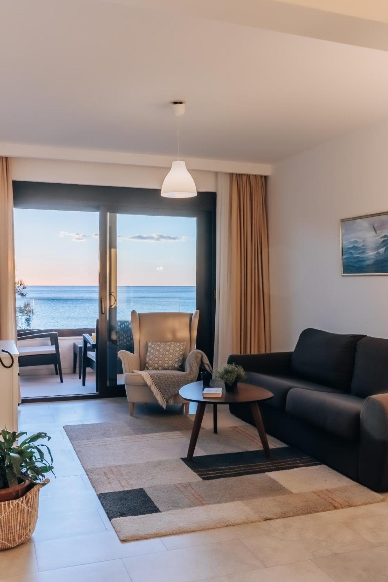 Apartments Kuce Lekovica Beach & Snack Bar- Bistro Extérieur photo
