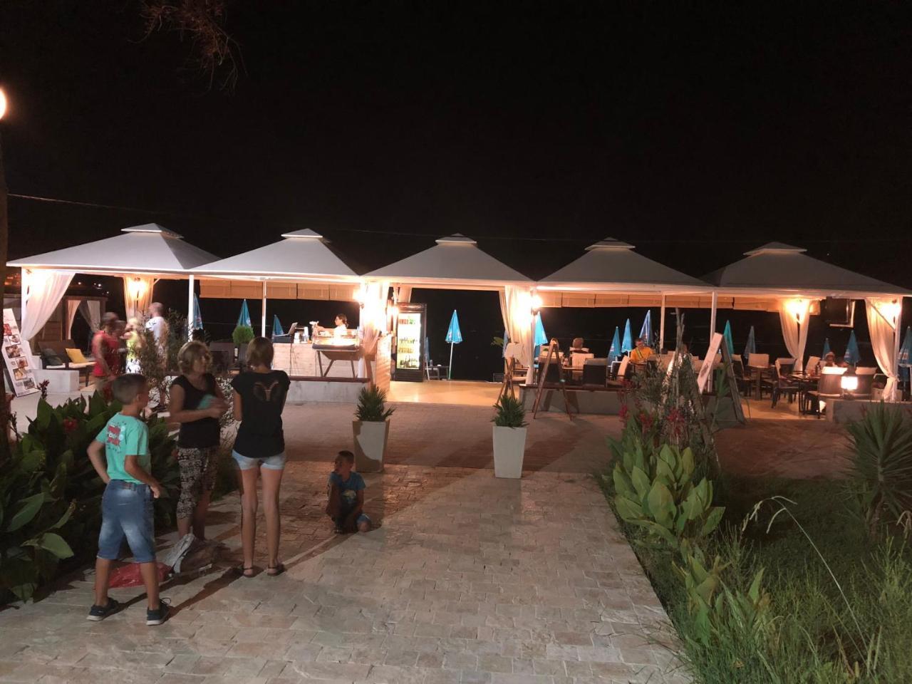 Apartments Kuce Lekovica Beach & Snack Bar- Bistro Extérieur photo