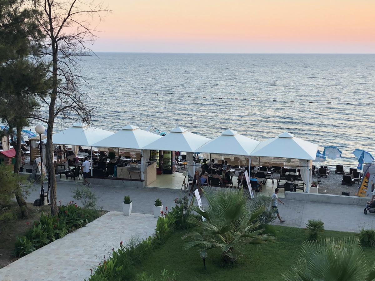 Apartments Kuce Lekovica Beach & Snack Bar- Bistro Extérieur photo
