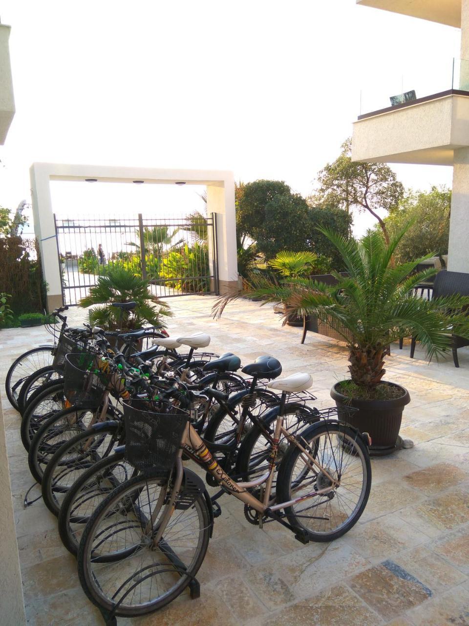 Apartments Kuce Lekovica Beach & Snack Bar- Bistro Extérieur photo