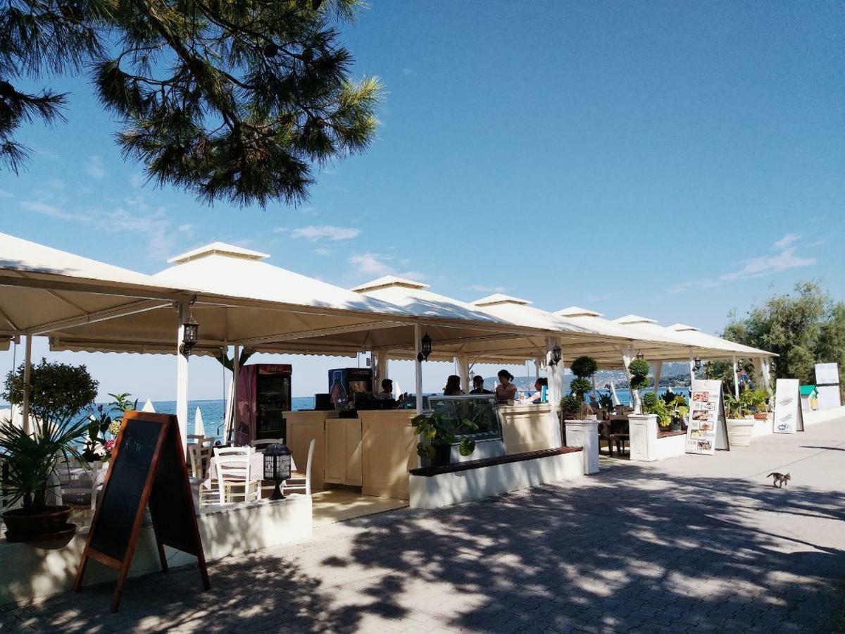 Apartments Kuce Lekovica Beach & Snack Bar- Bistro Extérieur photo