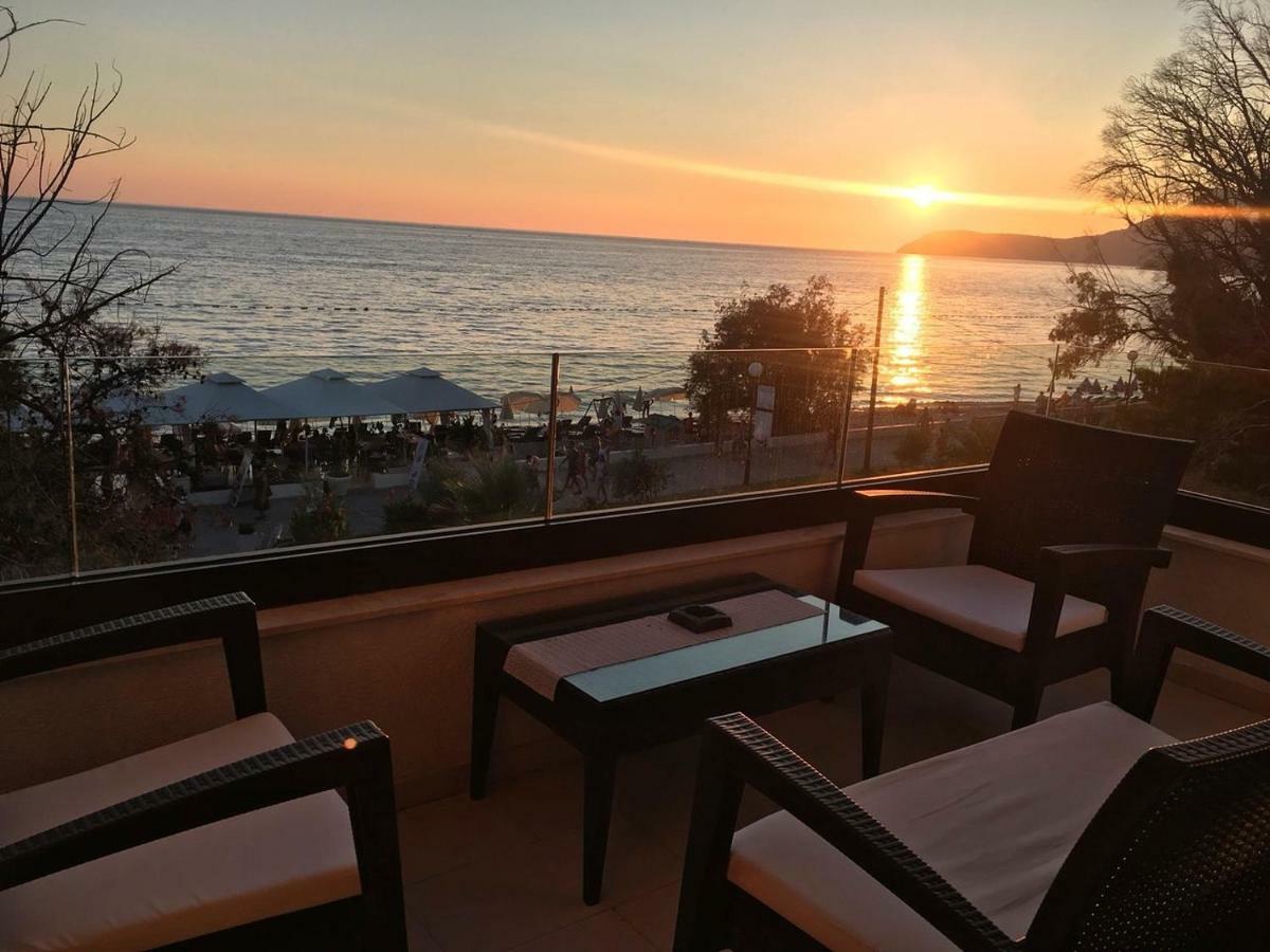 Apartments Kuce Lekovica Beach & Snack Bar- Bistro Extérieur photo
