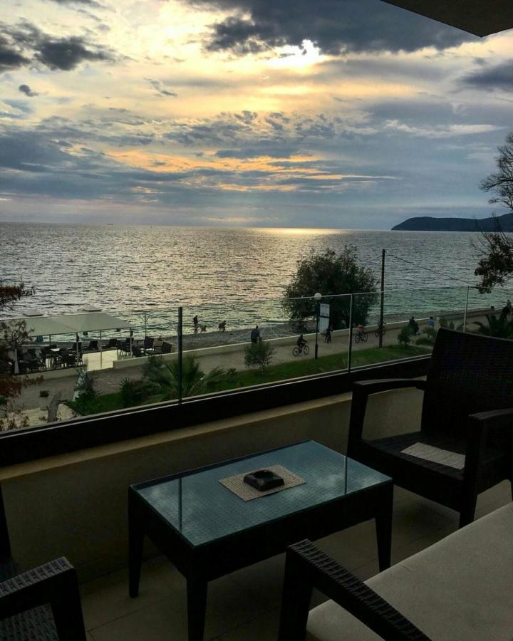 Apartments Kuce Lekovica Beach & Snack Bar- Bistro Extérieur photo